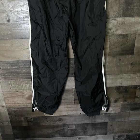 SOLD Adidas Originals VTG Windbreaker Pants Large - Picture 6 of 7